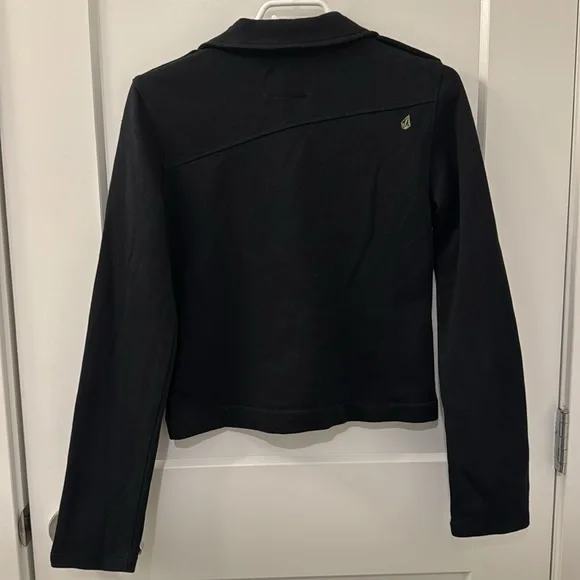 Blazer - Picture 4 of 4